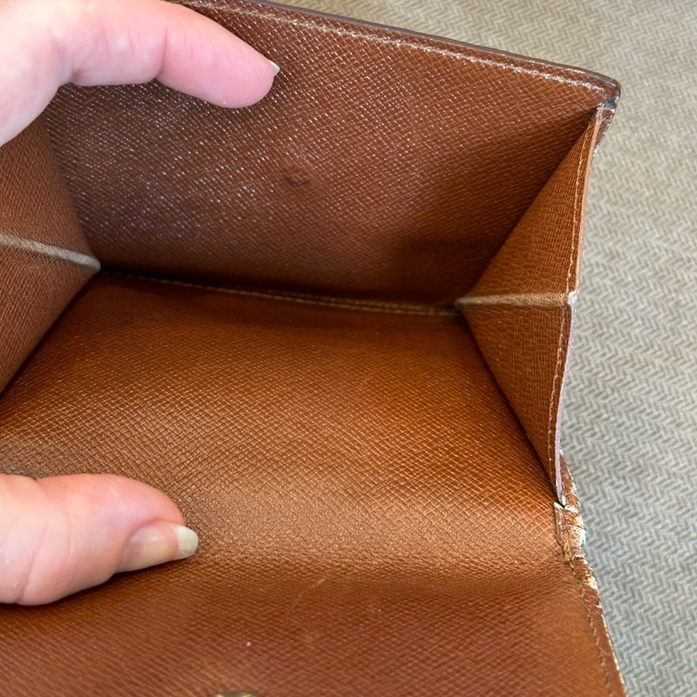 Authentic Louis Vuitton compact wallet - Picture 7 of 13